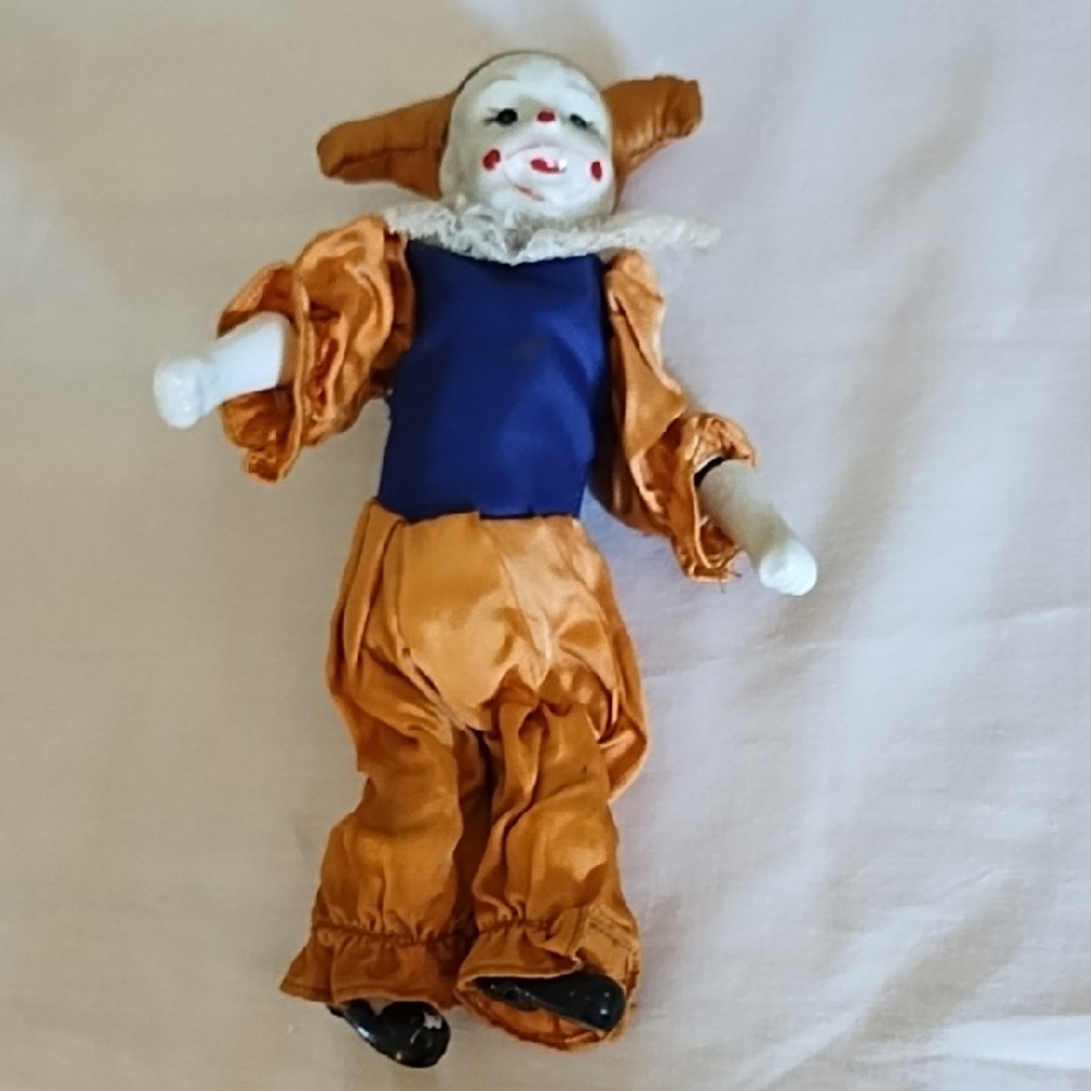PORCELAIN POSABLE JESTER, VERY COLLECTIBLE, STUFFED FABRIC BODY,10" TALL - Picture 2 of 11